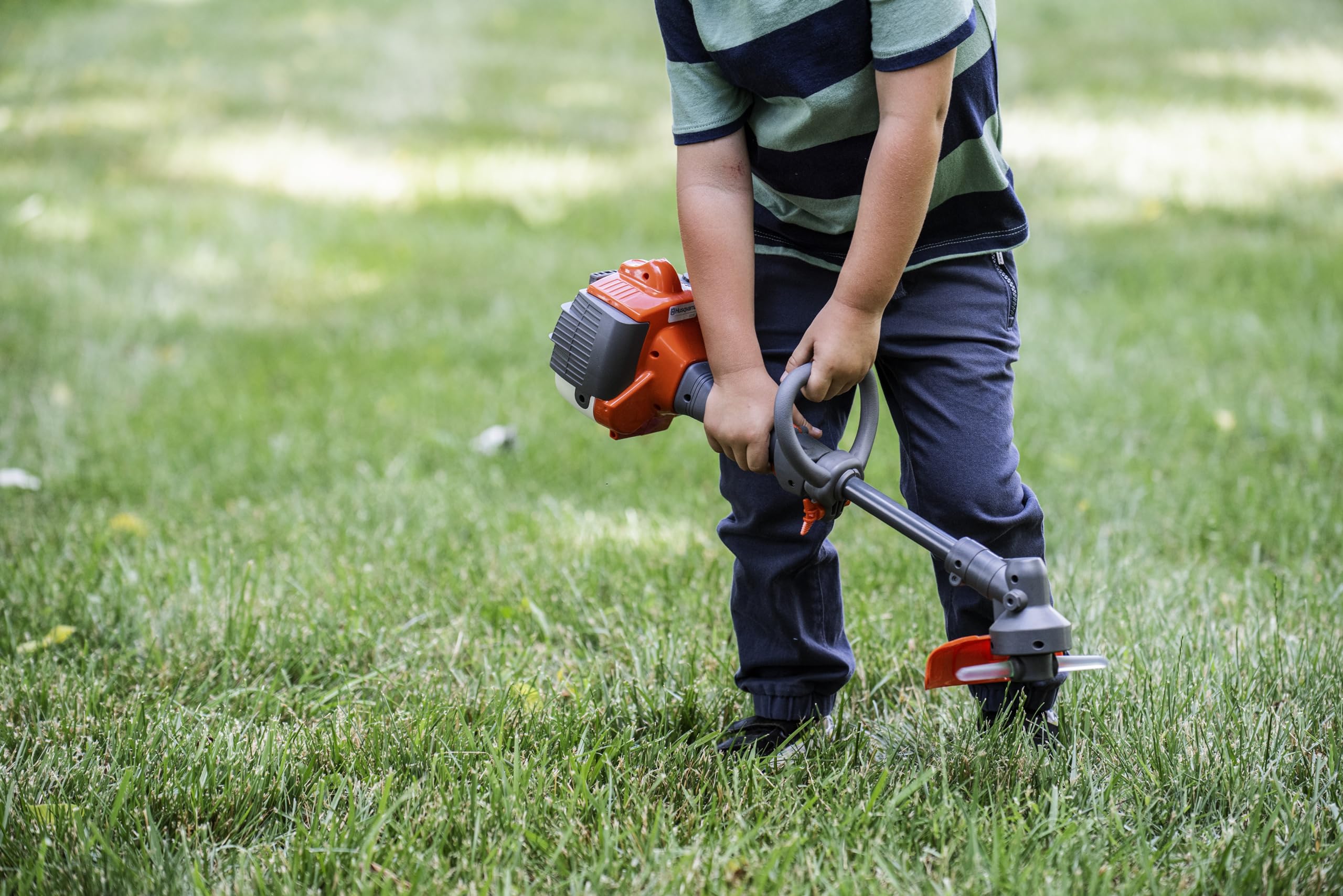 Husqvarna 223L Toy Trimmer with Realistic Sounds and Light-Up Trimmer Line, Toy Weed Eater for Kids Ages 3 and Up, 585729104 - Image 3