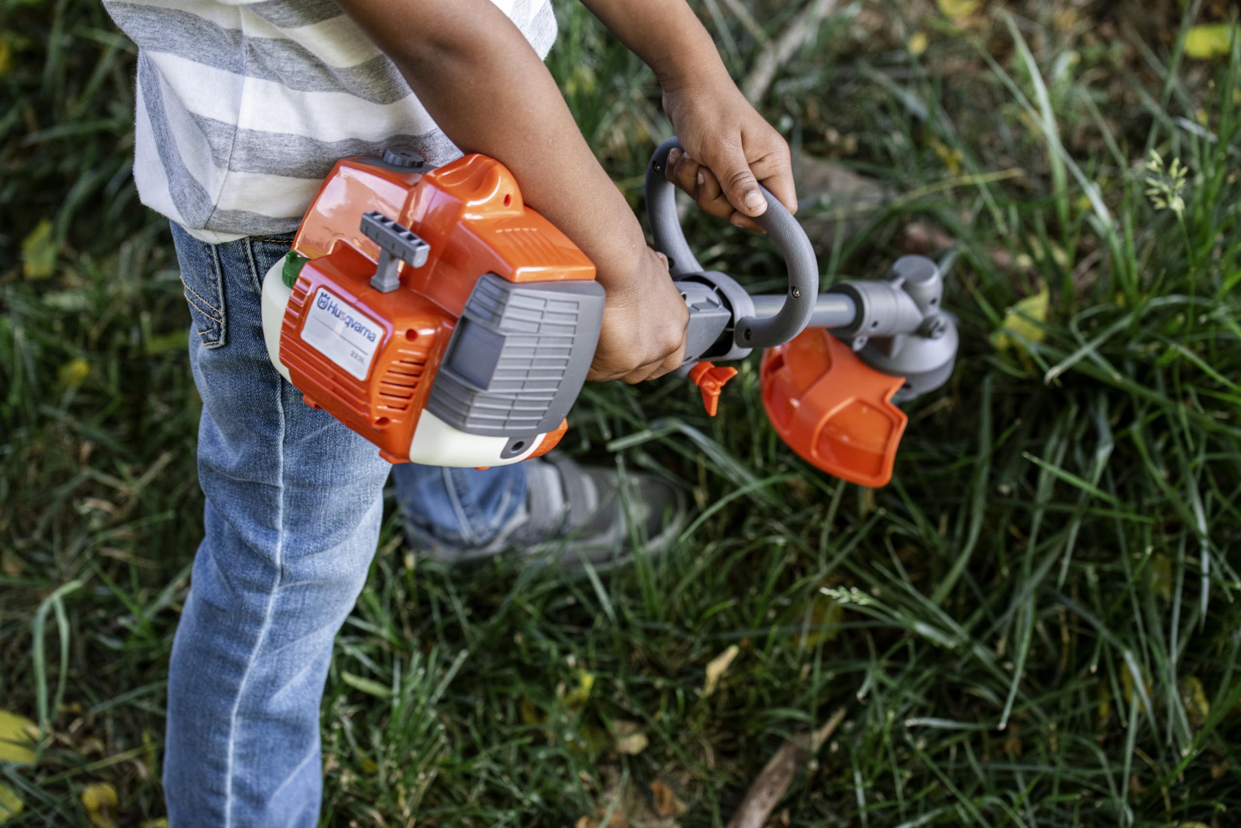 Husqvarna 223L Toy Trimmer with Realistic Sounds and Light-Up Trimmer Line, Toy Weed Eater for Kids Ages 3 and Up, 585729104 - Image 5