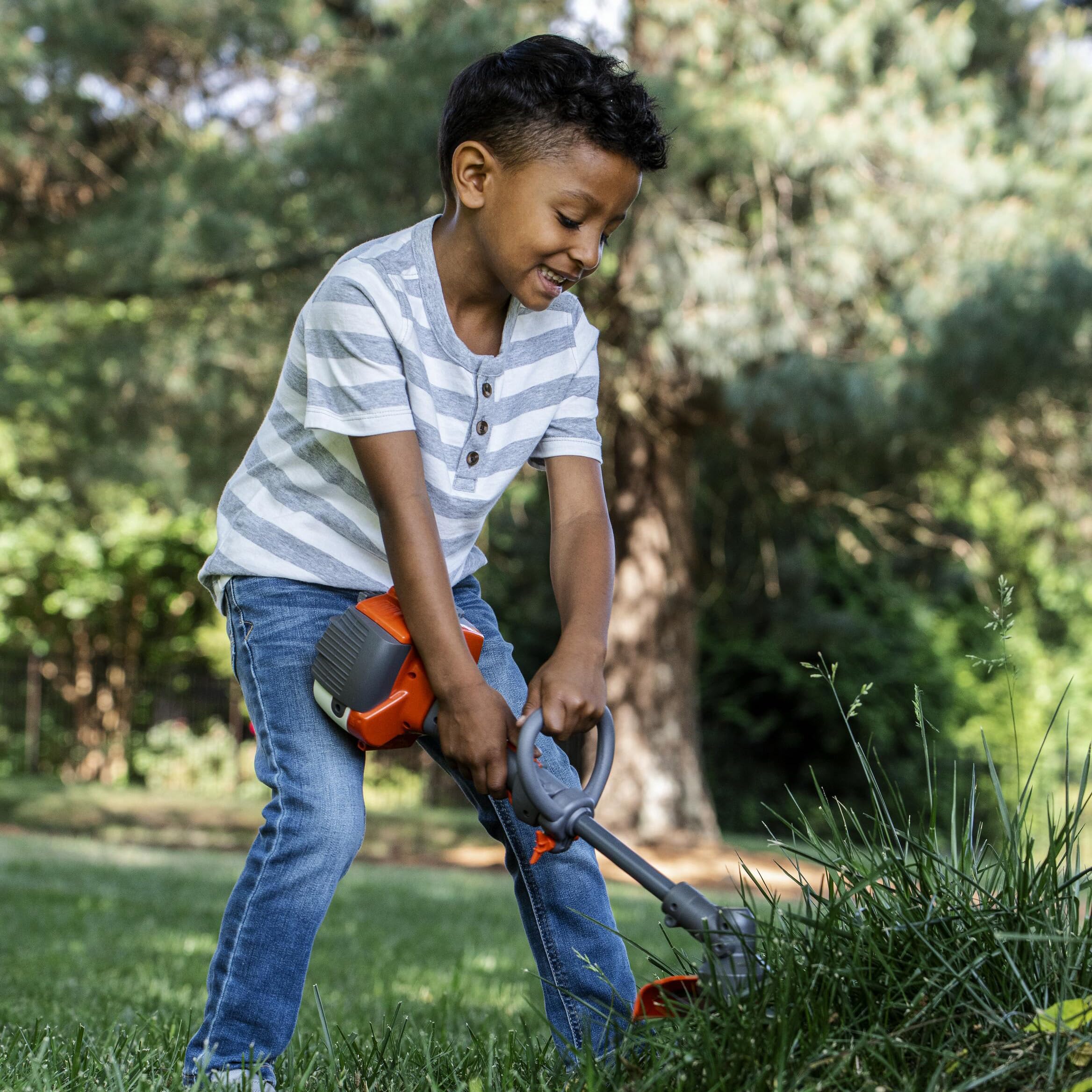 Husqvarna Toy Trimmer with Realistic Sounds and Light-Up Trimmer Line, Toy Weed Eater for Kids Ages 3 and Up - Image 6